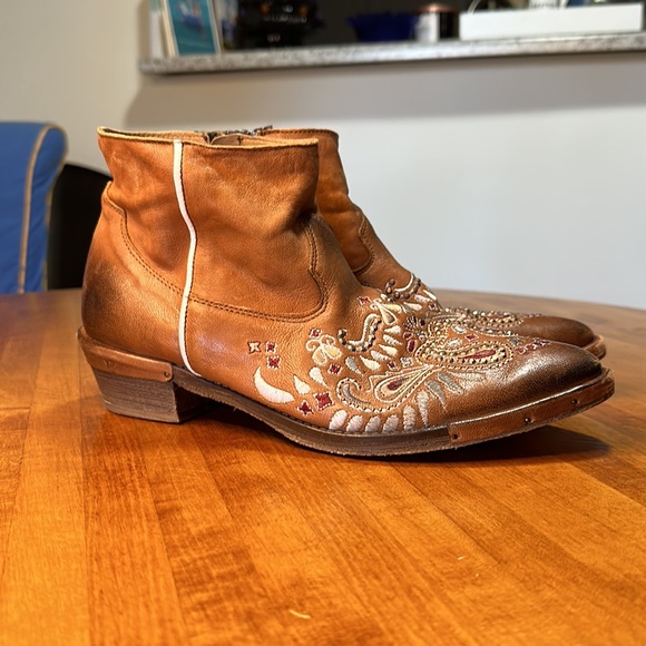 Sundance Embroidered Short Leather Boots - Picture 8 of 10